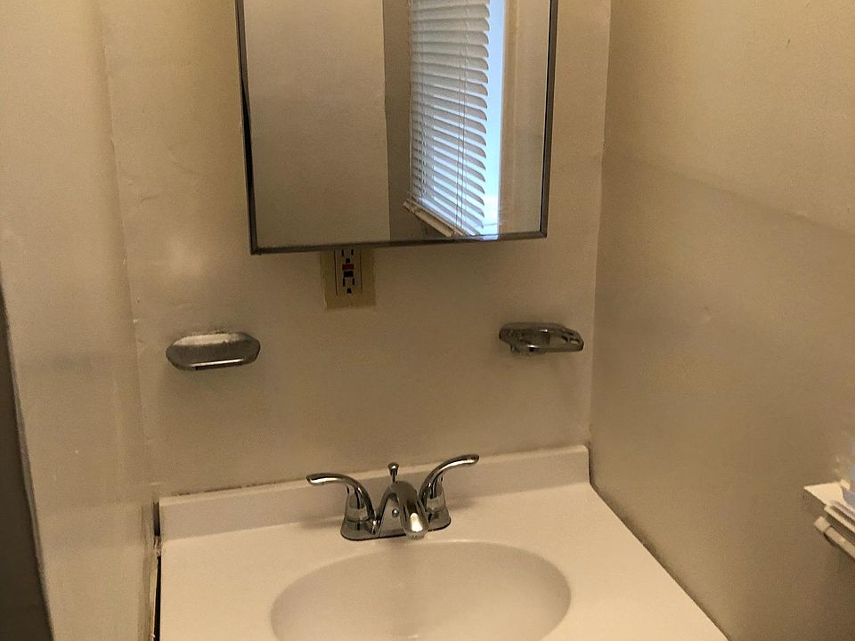 2nd image of 2601 N Jefferson St #39