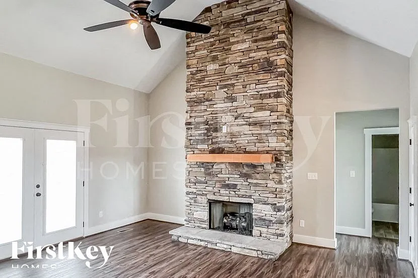 4 bed, 2.0 bath, 1861 sqft, $1,965 — Photo 4