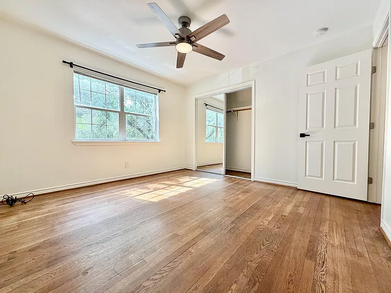 2126 Banks St #2 — Photo 22