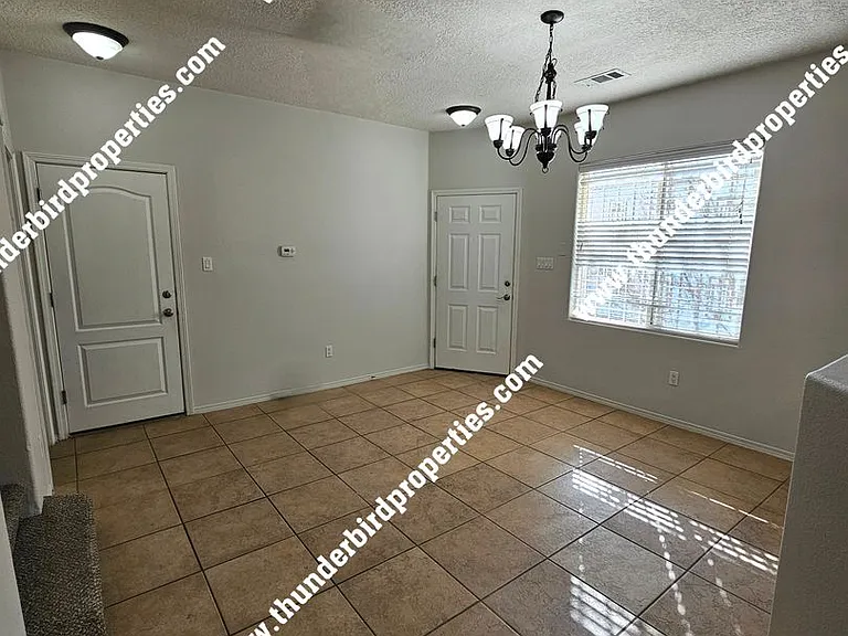 2202 Margarita Dr SE — Photo 4