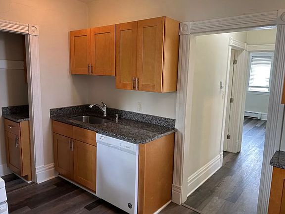 5th image of 277 Sherburne Ave APT 3