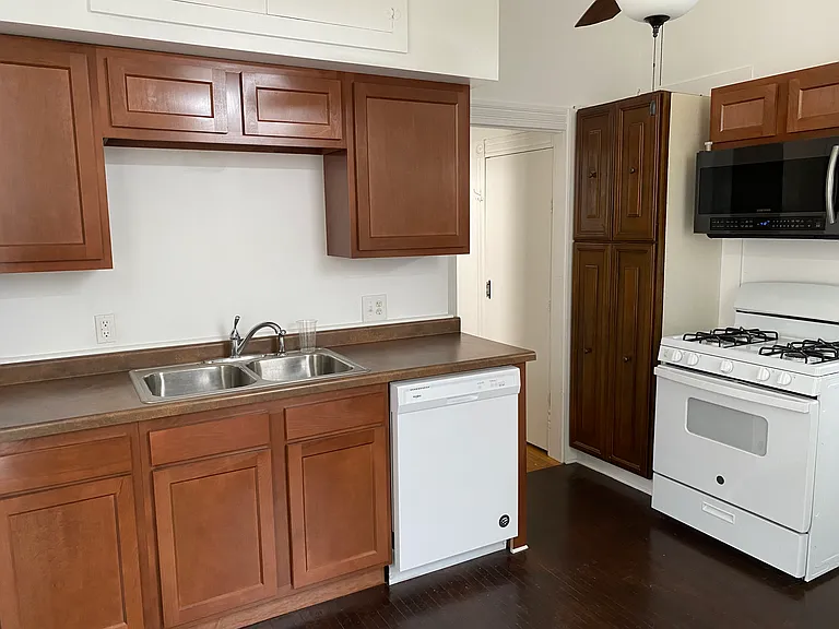 603 E Mulberry St — Photo 2