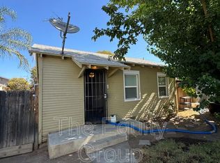 449 1/2 W Maple St, Exeter, CA 93221