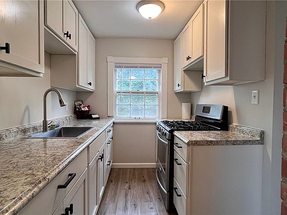 5th image of 3397 Westbury Rd