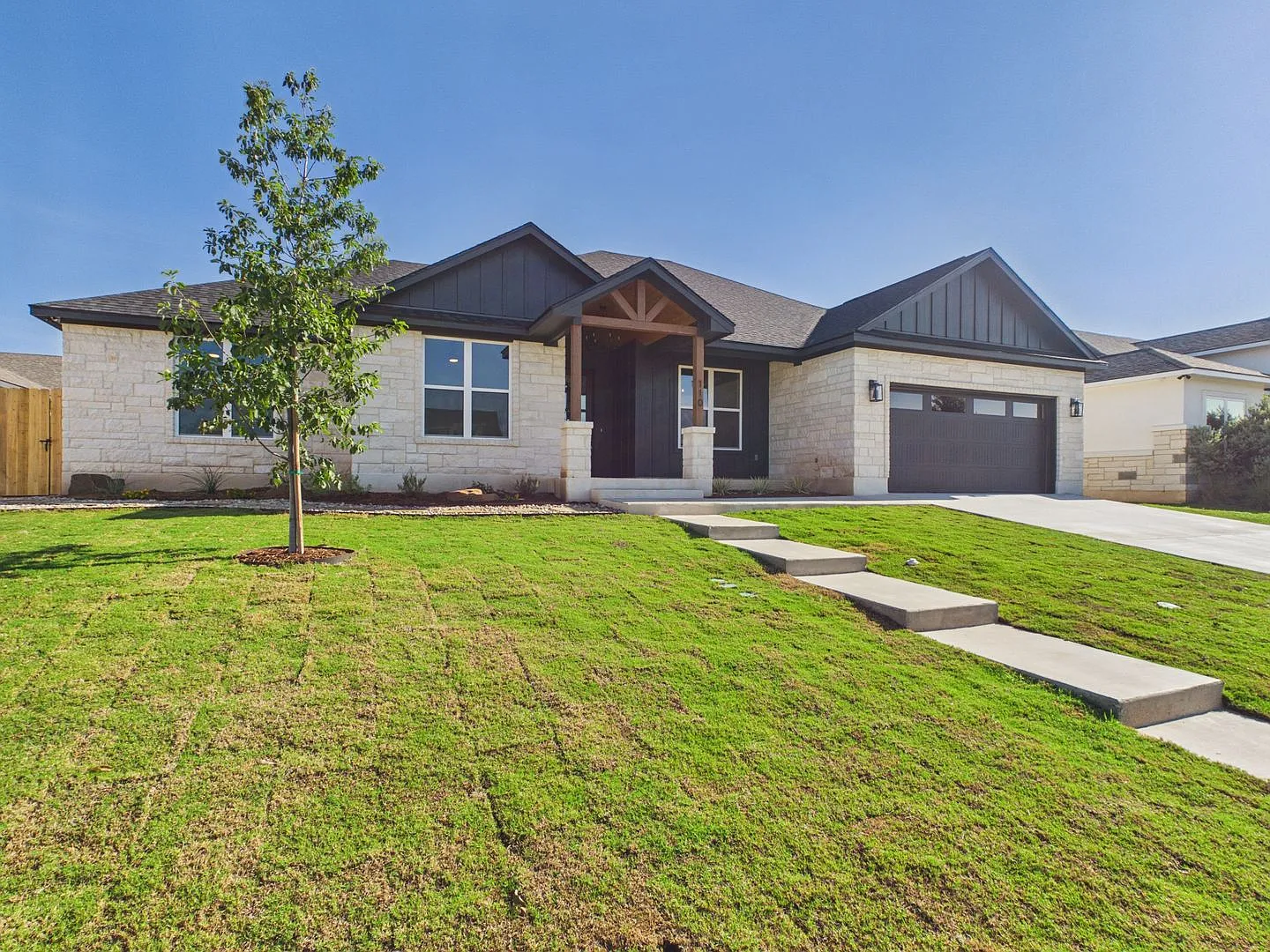 4 Bedroom, 2.5 Bath Home with Luxury Finishes, Statement Kitchen & Private Primary Suite — Photo 2