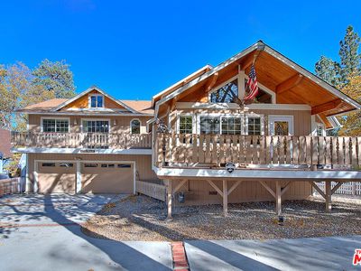715 Victoria Ln, Sugarloaf, CA, 92386
