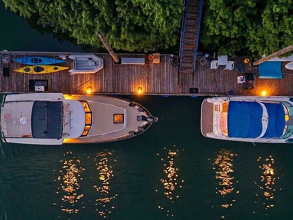4th image of 292 N Lotus Isle Dr