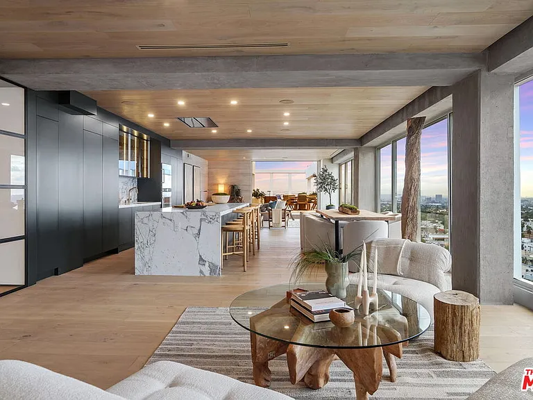 7135 Hollywood Blvd #W — Photo 2