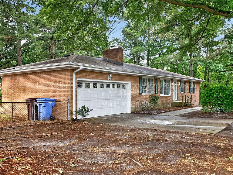 4503 Leeward Dr — Photo 2