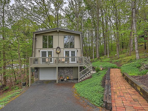 3rd image of 1501 Woodridge Dr