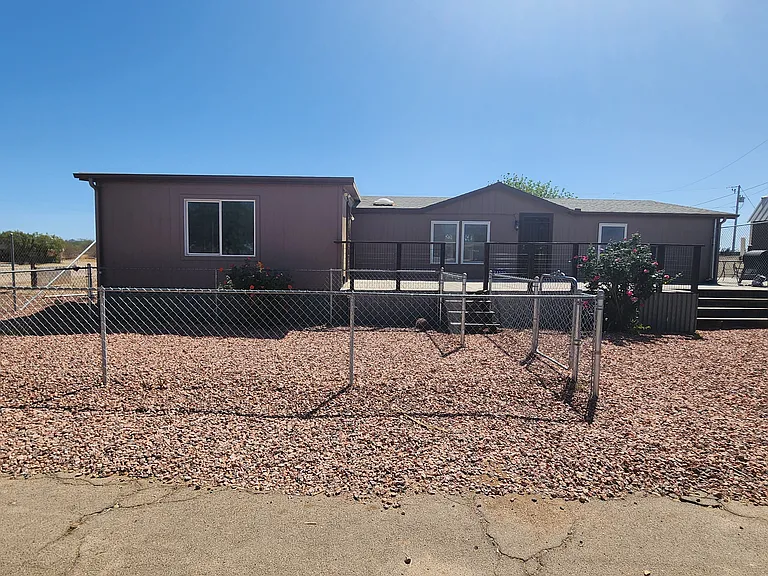 21533 W Laura St — Photo 2
