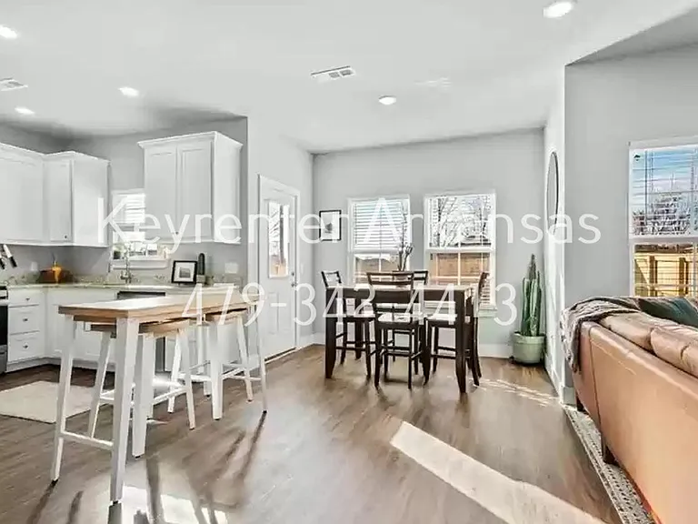 Come live in this brand new duplex in the heart of NWA — Photo 8
