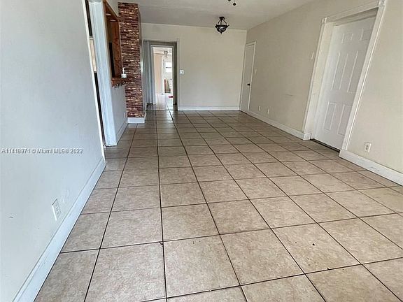 4th image of 1227 NW 15th Ave