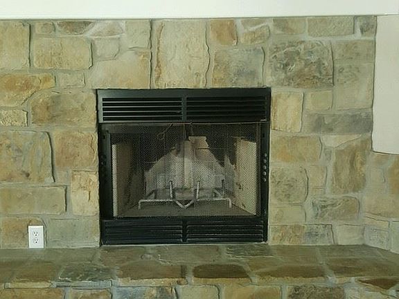 5th image of 1344 N Taylor St