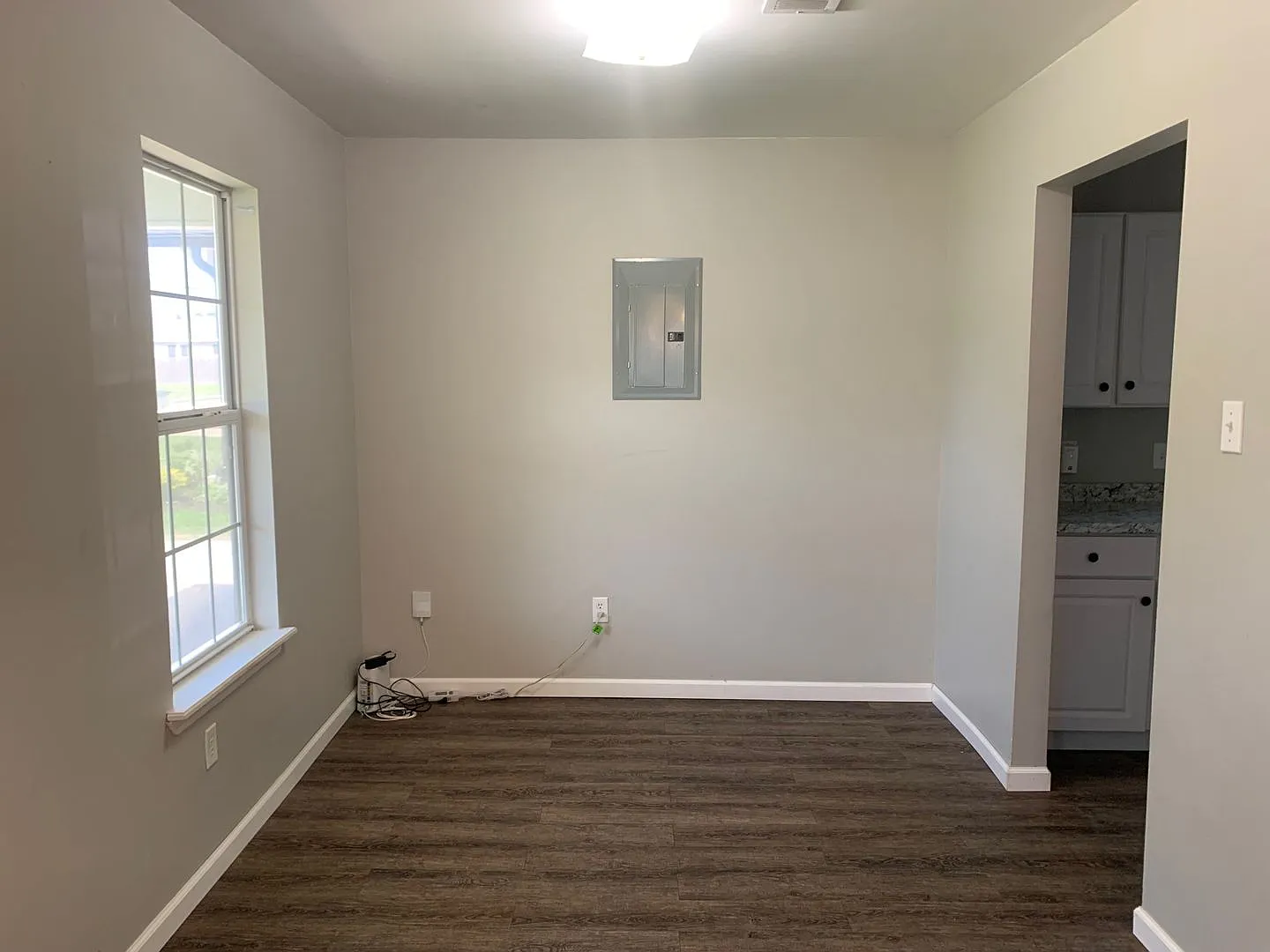 Charming 2 Bedroom 1 Bath Home with Fenced Yard in Downtown Lake Charles - Pet Friendly! — Photo 4