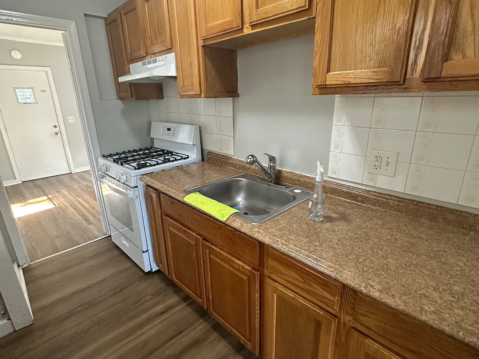 4 bed, 1200 sqft, $2,049 — Photo 3