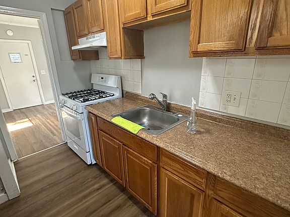 3rd image of 336 Exchange St #1