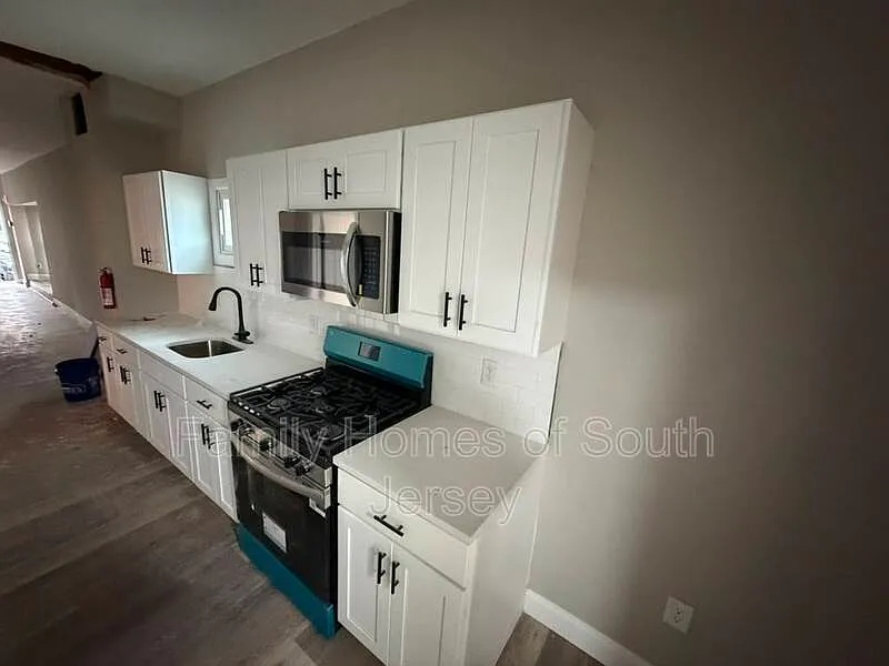 Studio, 1600 sqft, $1,500 — Photo 4