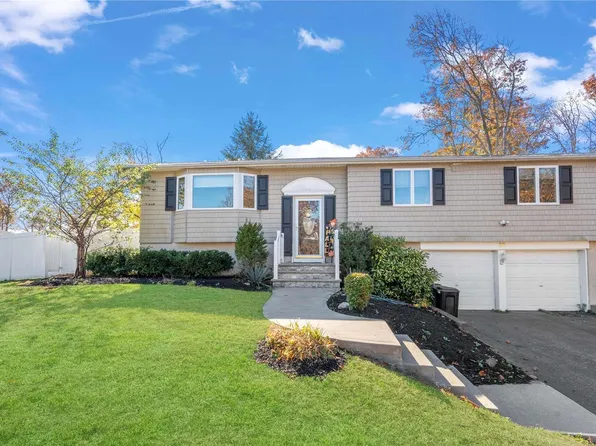 22 Ronde Drive, Commack, NY 11725