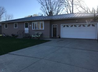 3388 E Woodland Dr, Bay City, MI
