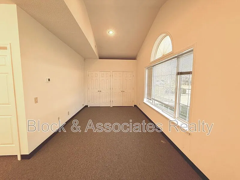 Studio, $1,400 — Photo 2