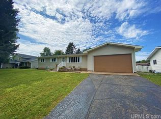 140 S Lilac St, Ishpeming, MI 49849