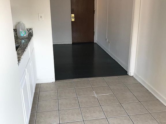 5th image of 652 Lorraine Ave #1