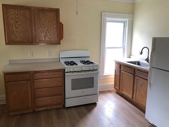3rd image of 103 Brown Ave