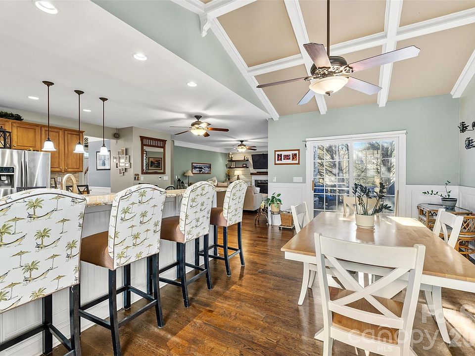 1st image of 7453 Mountain Ridge Dr