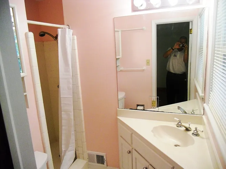 2604 Princess Ln SE — Photo 8