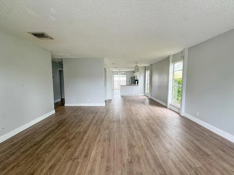 4852 Orleans Ct #D — Photo 5