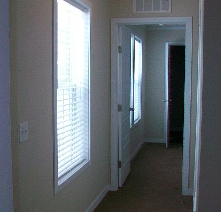 4th image of 2463 Glenwood Dr