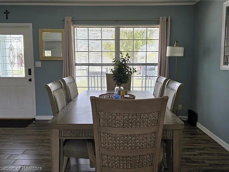 639 Killarney Dr — Photo 13