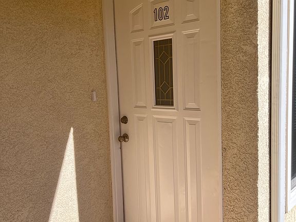 2nd image of 518 N Mariposa St Unit 102