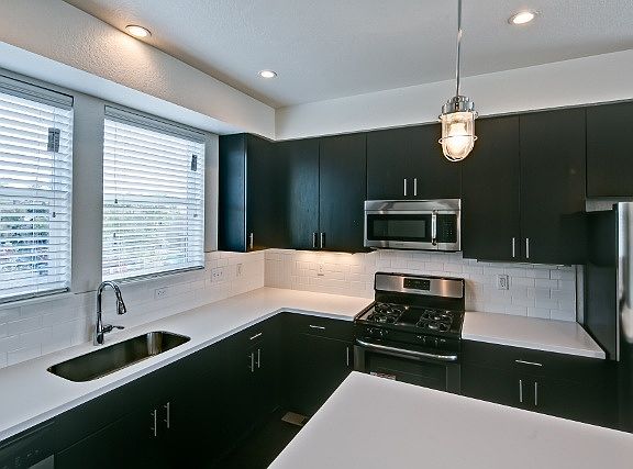 4th image of 1141 W Mississippi Ave