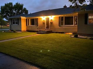 915 16th St S, Moorhead, MN 56560