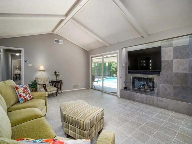 4120 Flintridge Dr — Photo 4