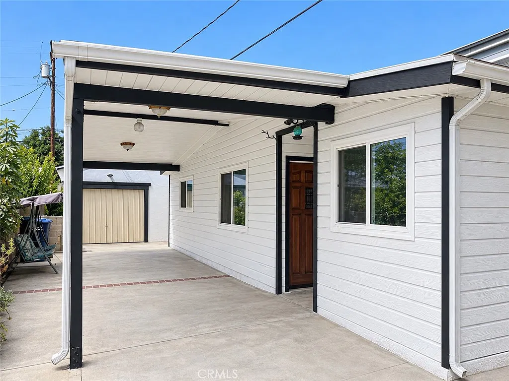3 bed, 1000 sqft, $3,600 — Photo 1