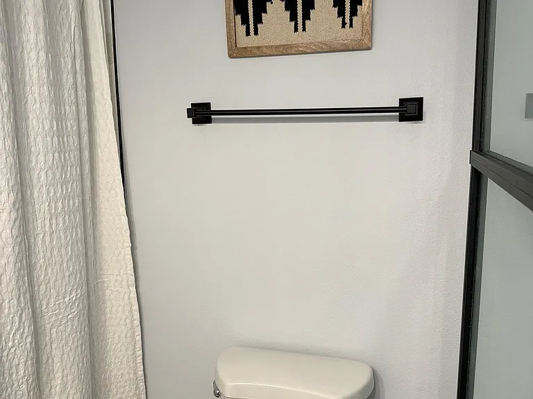 BATH 2 - with TUB