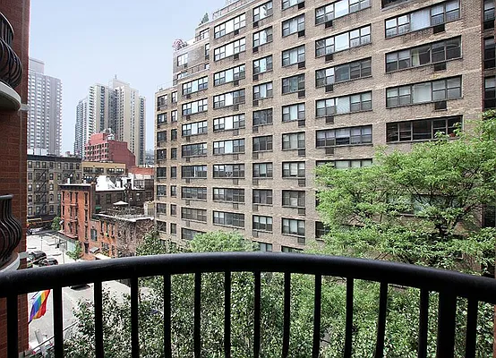 Sold by Warburg | media 2