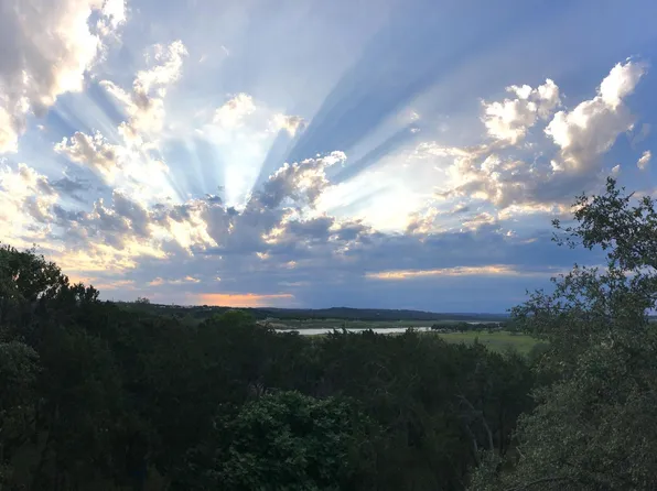 6400 Lakeshore Dr, Lago Vista, TX 78645