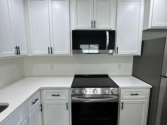 3rd image of 135 Edgewood Ave