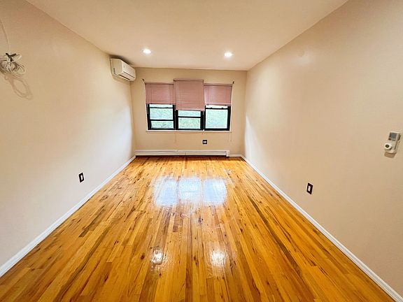 3rd image of 15643 79th St Floor 2