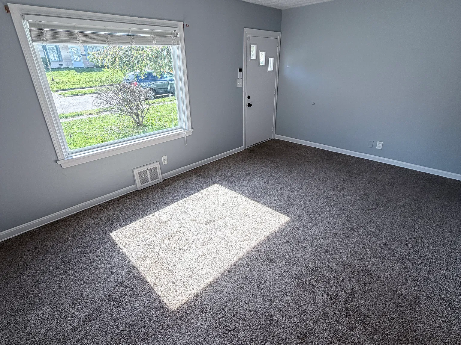 3 bed, 1260 sqft, $1,445 — Photo 4