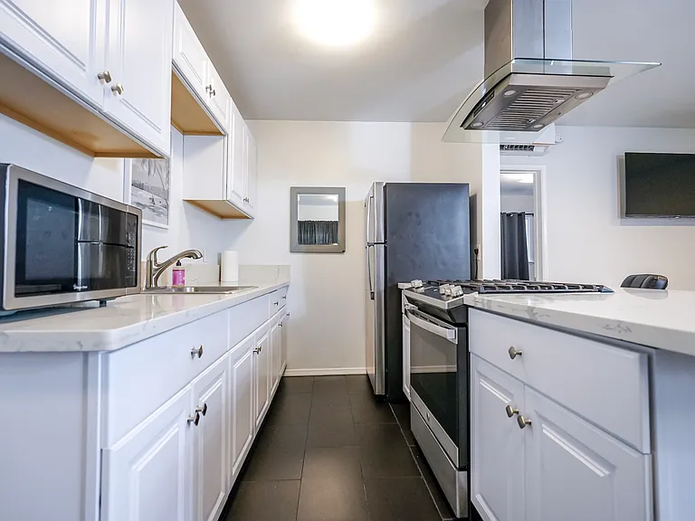 240 3rd Ave #7 — Photo 5