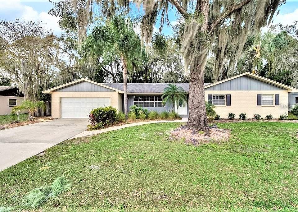 Home For Sale In OAK MONT UNIT 01