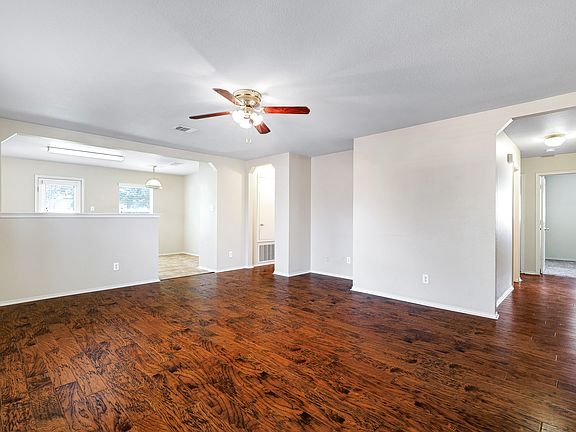 2nd image of 4003 Wisteria Way