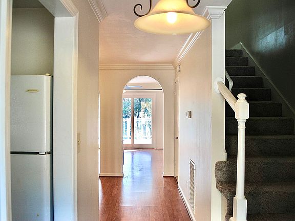 3rd image of 817 Vestavia Villa Ct #817