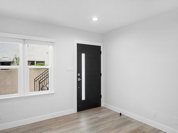 3rd image of 623 E Chevy Chase Dr APT B