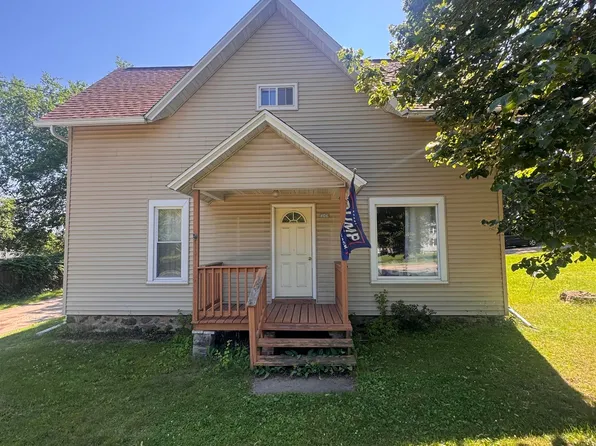 404 S Pine St, Weyauwega, WI 54983